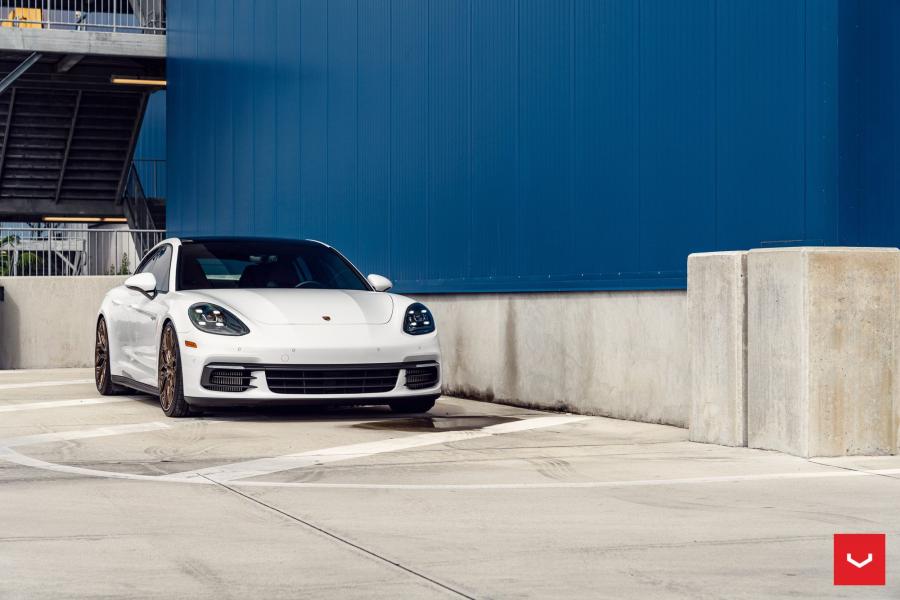  Porsche Panamera 4 on Vossen Wheels 2019 года  (фото 8 из 17)